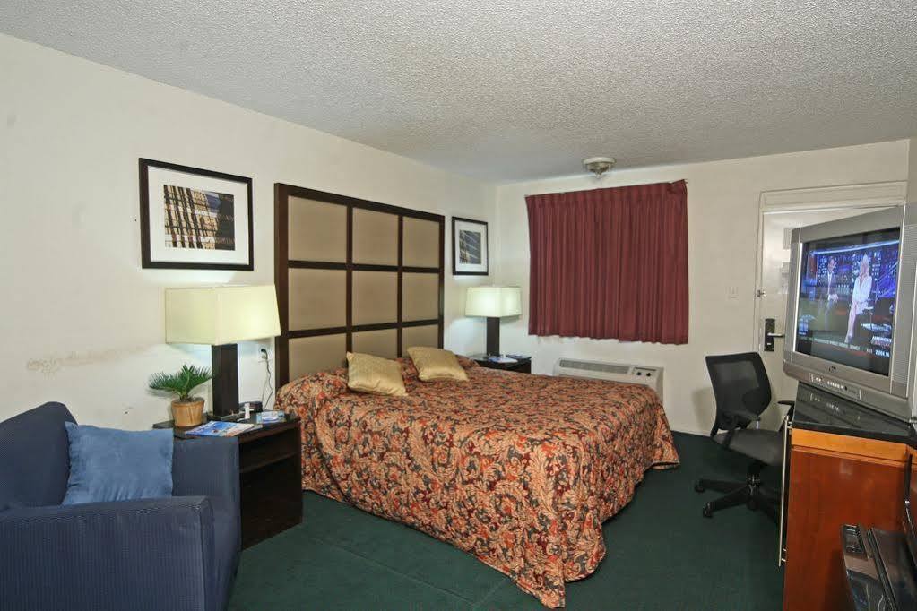 Super 8 By Wyndham Lake City Luaran gambar